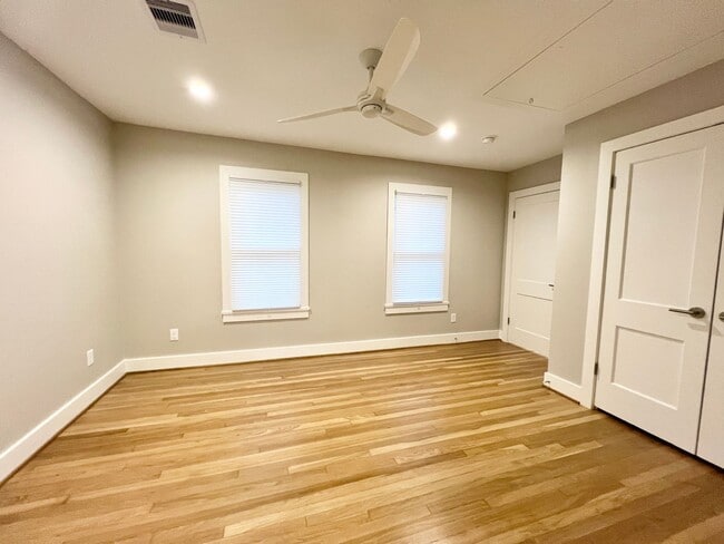 Building Photo - BRA19BS