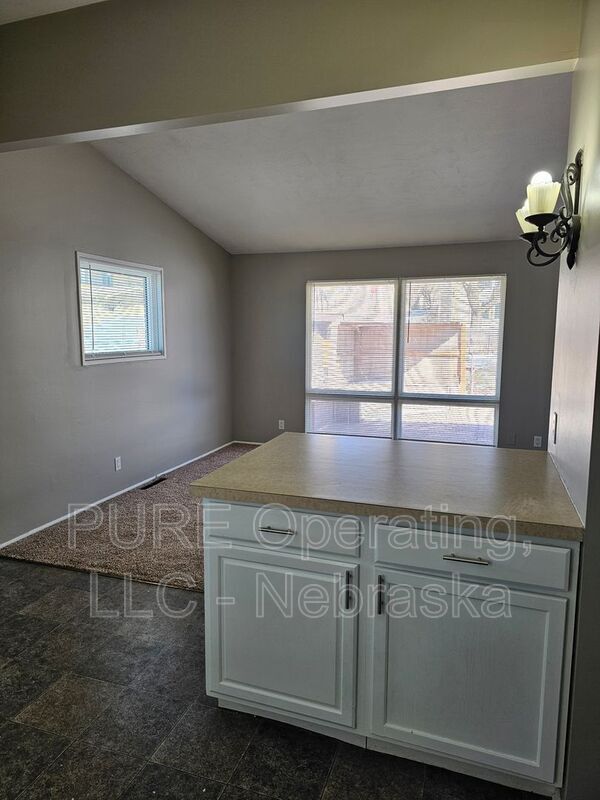 Building Photo - 8624 Templeton Dr