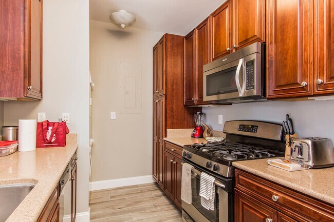 Building Photo - 1132 Grace Hill Dr
