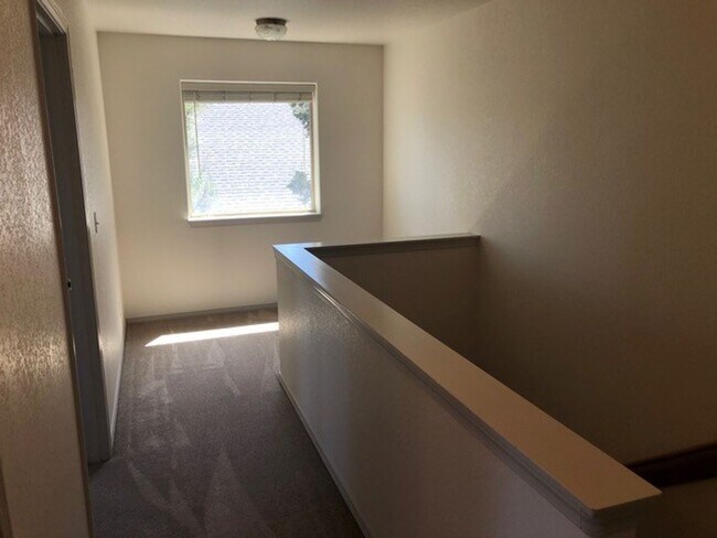 Building Photo - Live in Town-Sisters Oregon