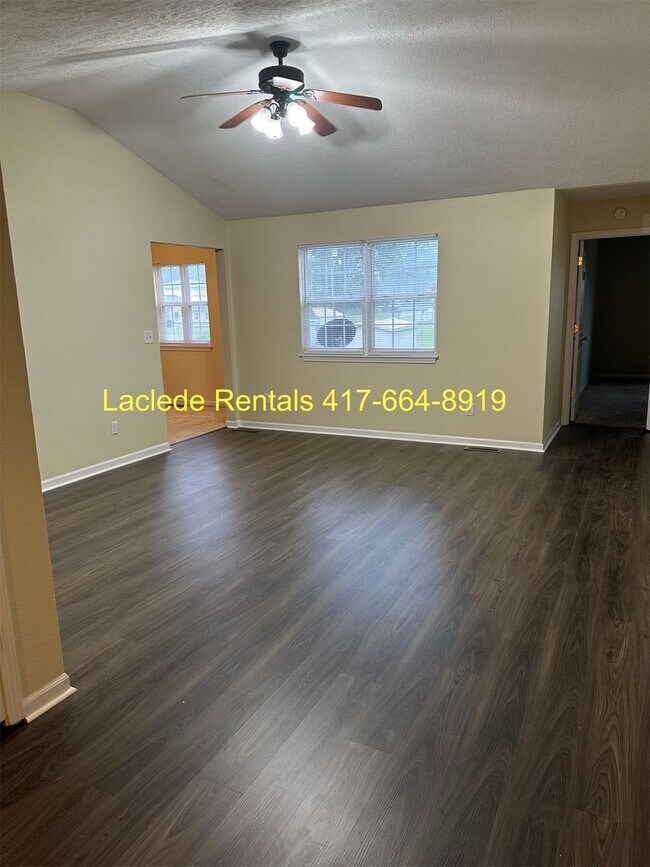 Building Photo - 3 Bedroom 2 Bathroom Duplex