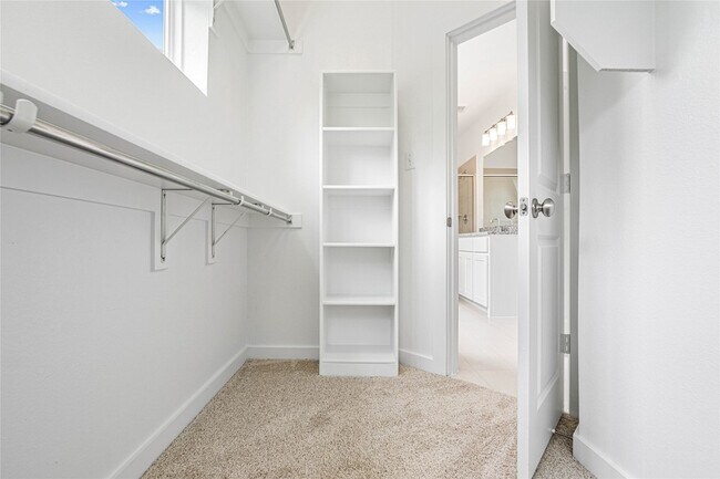 Building Photo - 321 Oakbend Dr