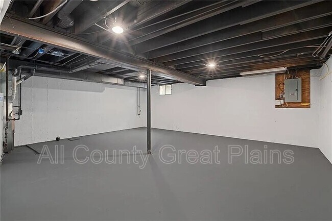 Building Photo - 1917 E Stratford Rd