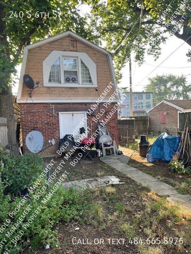 Building Photo - 240 S 6th St