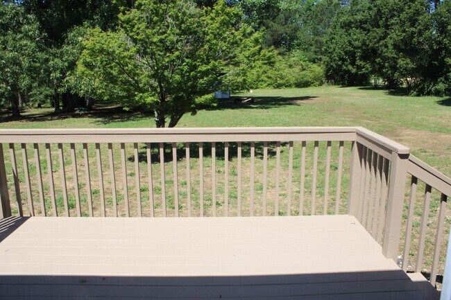 Building Photo - 80 Senter Farm Ct