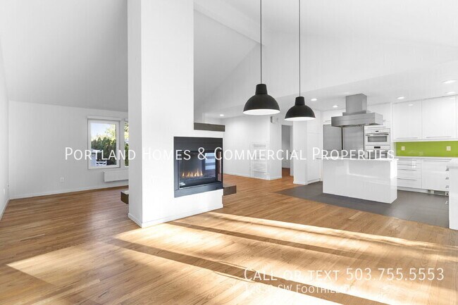 Building Photo - 12830 SW Foothill Dr