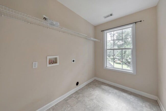 Building Photo - 1086 South Gordon Rd SW