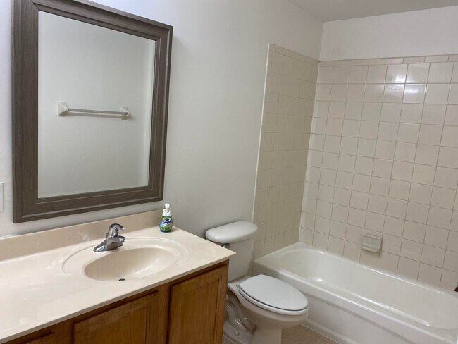 Building Photo - 925 Imperial Lake Rd