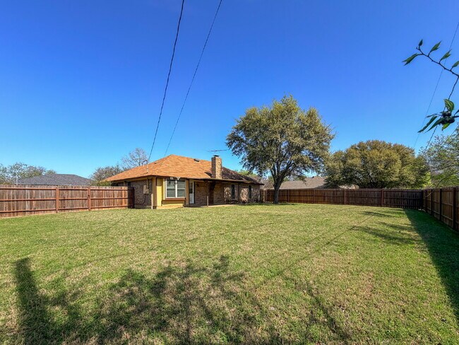 Building Photo - Charming 3-Bedroom Gem with 2 Full Baths in Crowley!