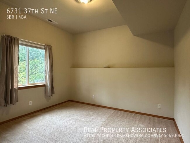 Building Photo - 6731 37th St NE