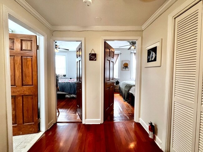 Building Photo - Stylish Top-Floor 2-Bedroom Condo with Pri...
