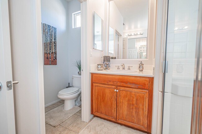 Building Photo - Fully Furnished House - Short Term Lease -...