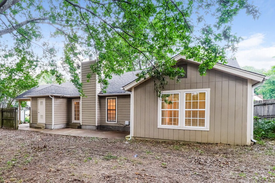 Building Photo - 5711 Redford Ave