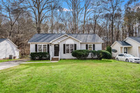 Building Photo - Charming 3-Bed 2-Bath Home