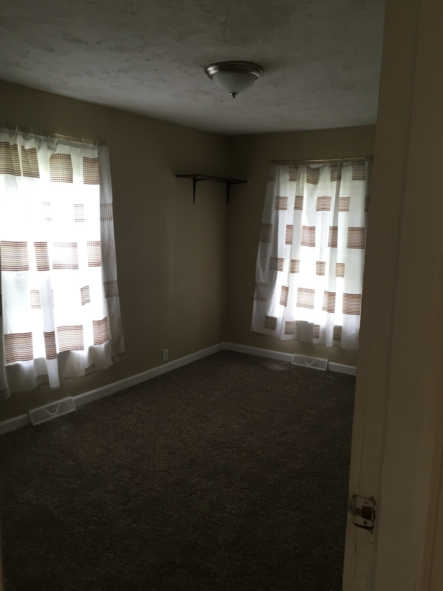 Bedroom on Main Floor - 401 S 22nd St