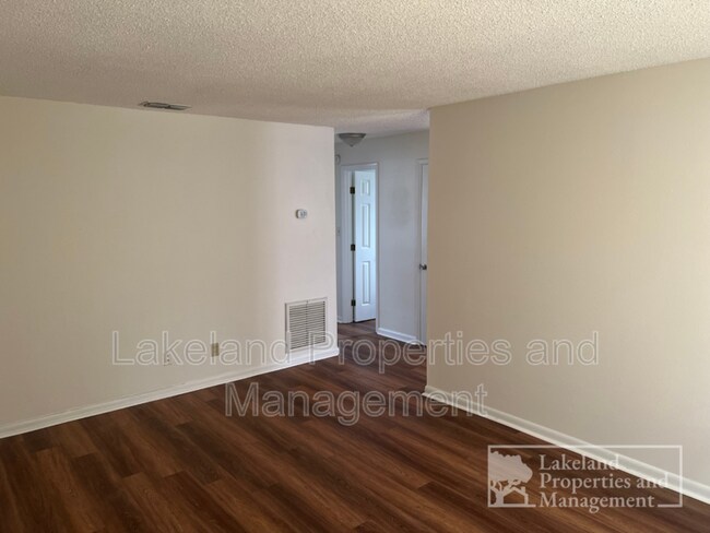 Building Photo - 5812 Charlton Dr