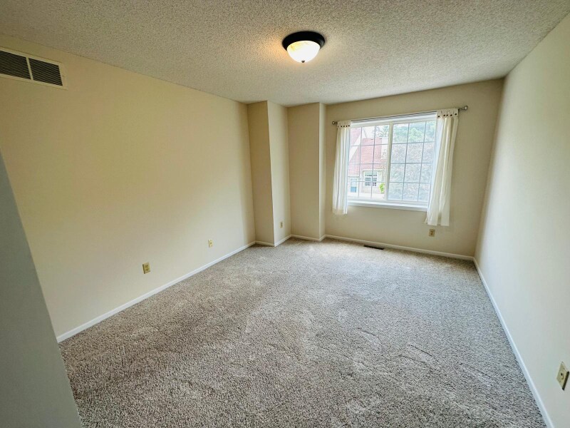 Building Photo - 15313 Greenhaven Ln