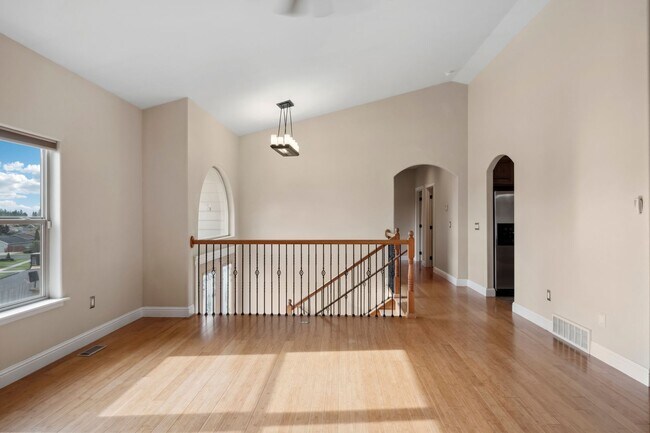 Building Photo - Beautiful Woodridge Home