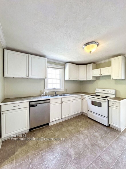 Building Photo - 1304 Joseph Ave