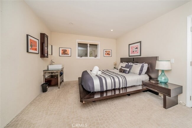 Building Photo - 1600 Palm Tree Dr