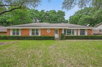 Building Photo - 2221 Prince John Dr