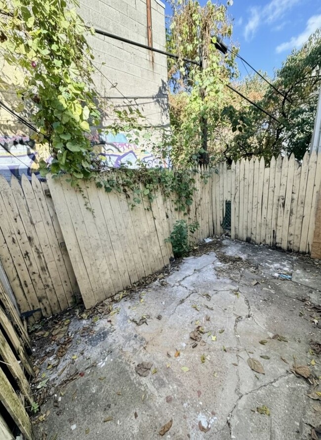 Building Photo - Charming 2-bedroom, 1-bathroom home in the...