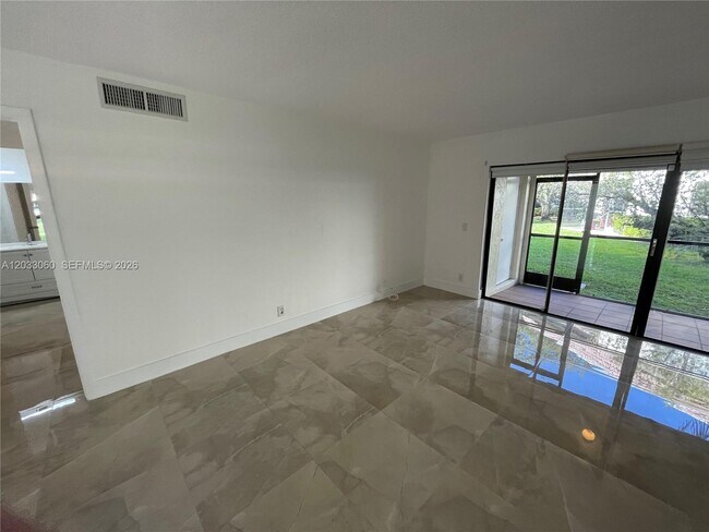 Building Photo - 409 Lakeview Dr