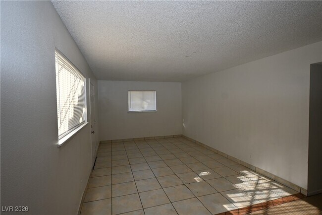 Building Photo - 2301 Stewart Ave