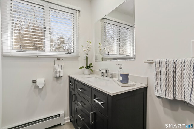 Building Photo - 28 Fillow St