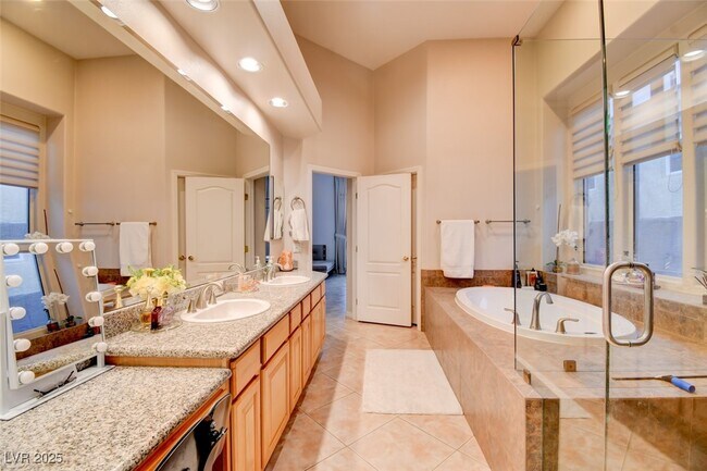 Building Photo - 304 Mesa Rim Ct