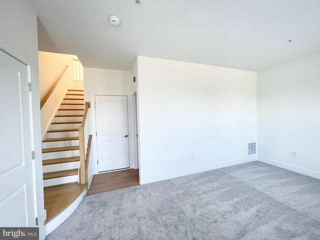 Building Photo - 4945 Purdy Aly