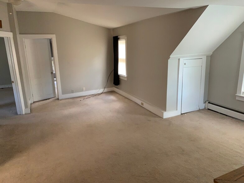 Living Room - 23 Oxford St