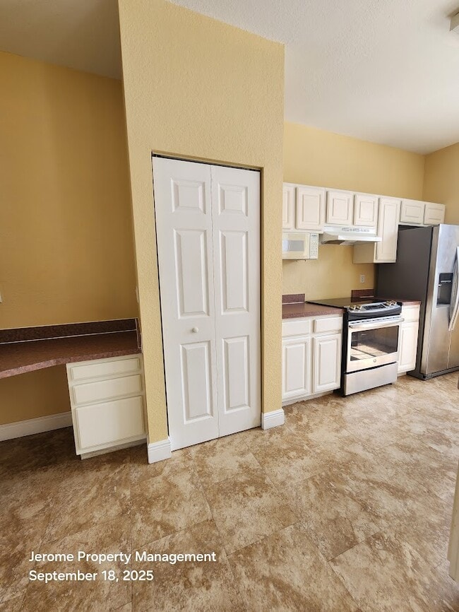 Building Photo - 5011 Sunridge Palms Dr