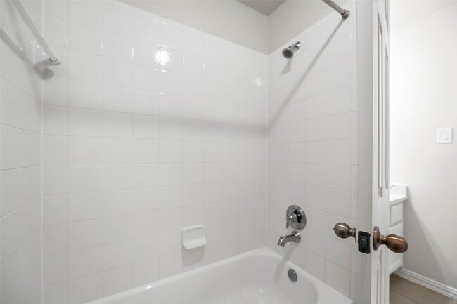 Building Photo - 28210 Chalet Park Dr