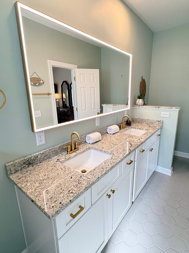 Building Photo - 1371 Hopton Cir