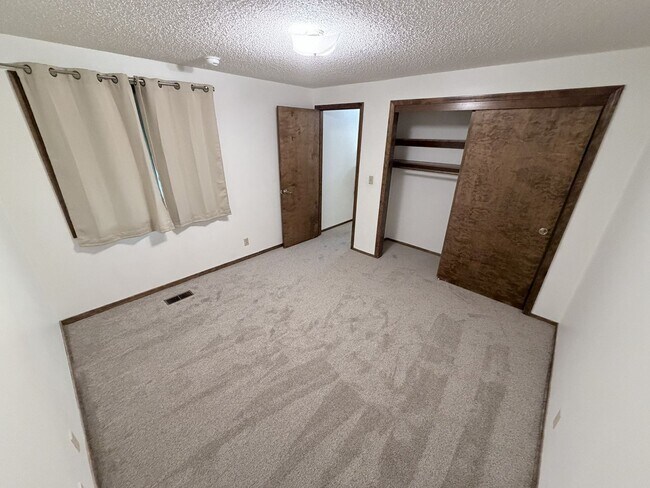 Building Photo - r1078