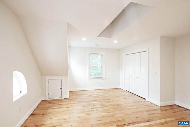 Building Photo - 675 Evergreen Ave