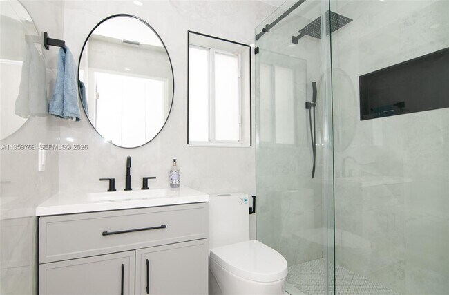 Building Photo - 4420 Dogwood Cir