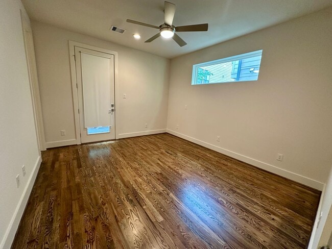 Building Photo - For Lease | 3 Bed, 2 Bath | 2,139 Sq Ft | Greater Heights |