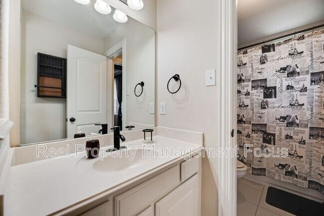 Building Photo - 3625 Funston Dr