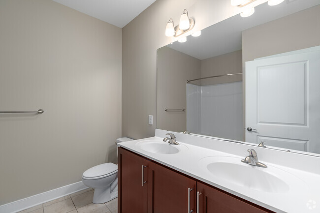 2BR, 2BA w/Den - 1412SF Bath - New Britain