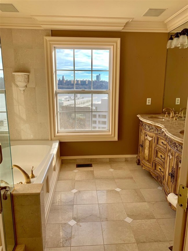 Building Photo - 54 Bergen Ridge Rd