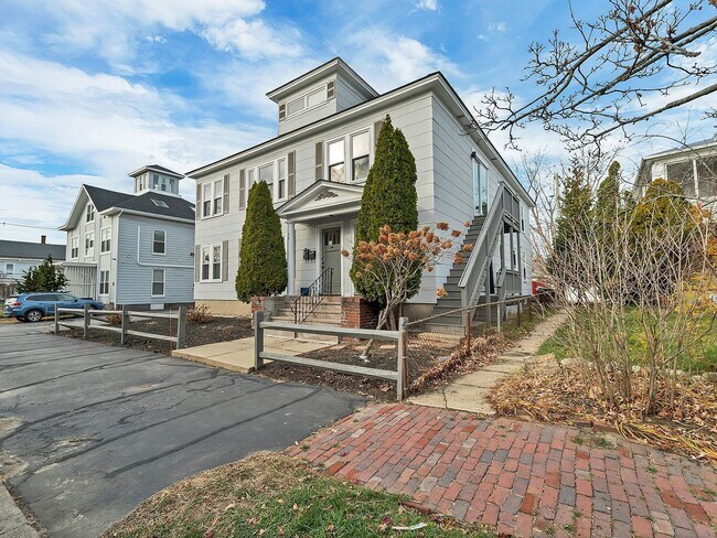 Building Photo - 54 Brook St