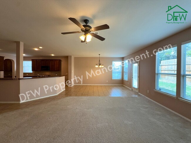 Building Photo - Elegant and Spacious 5-Bedroom Home for Lease in Fort Worth