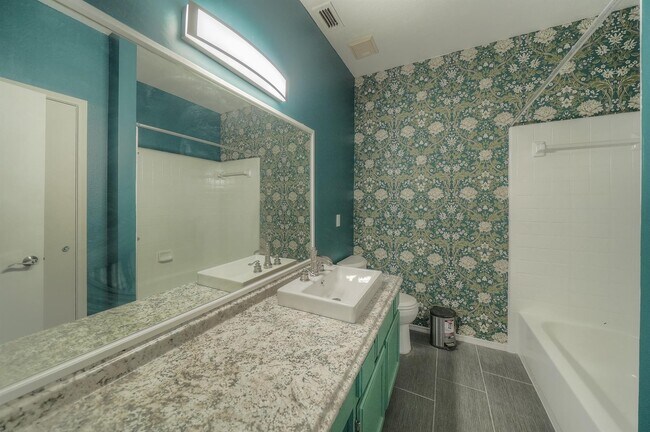 Building Photo - 17583 Red Oak Dr