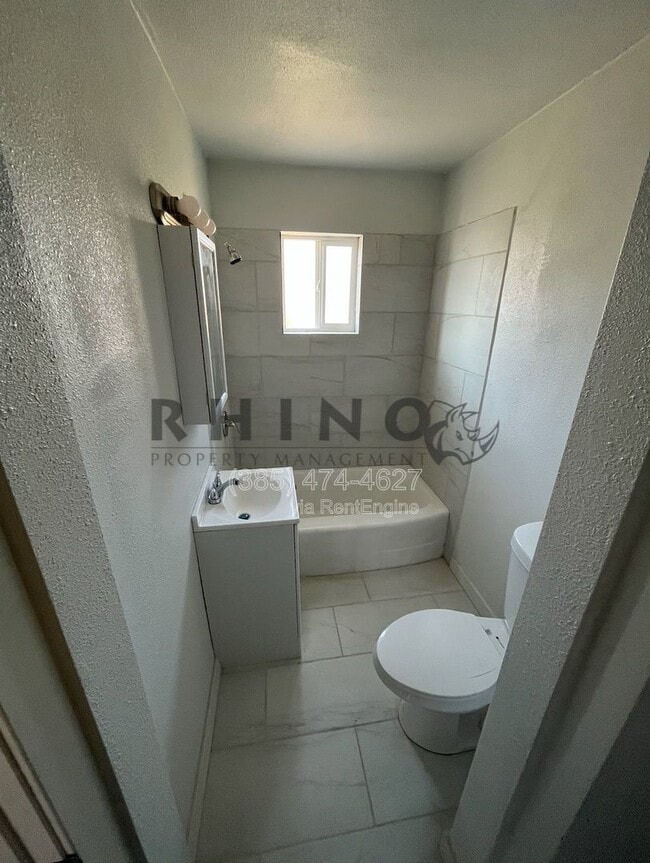 Building Photo - 664 28th St