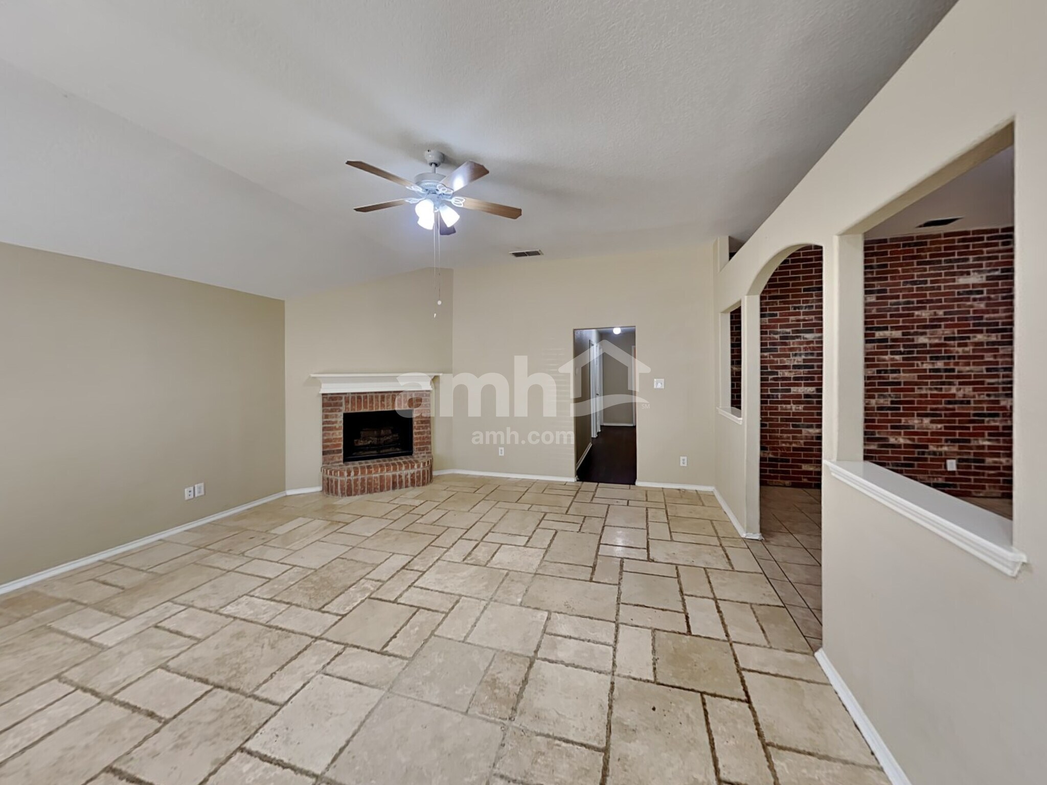 Building Photo - 511 Point Vly