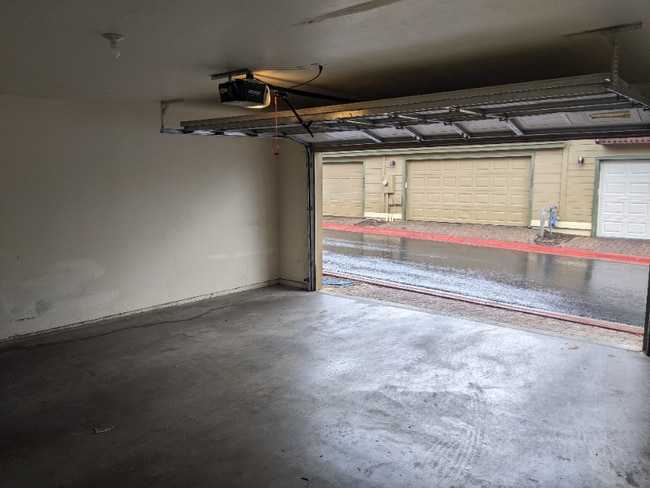 Building Photo - 1477 E Russ Way