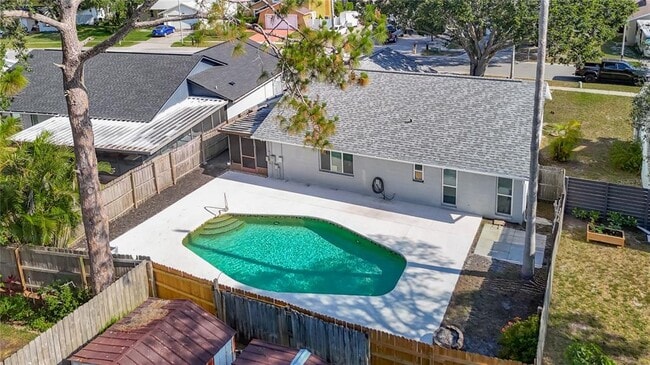 Building Photo - 2707 Lakeville Dr