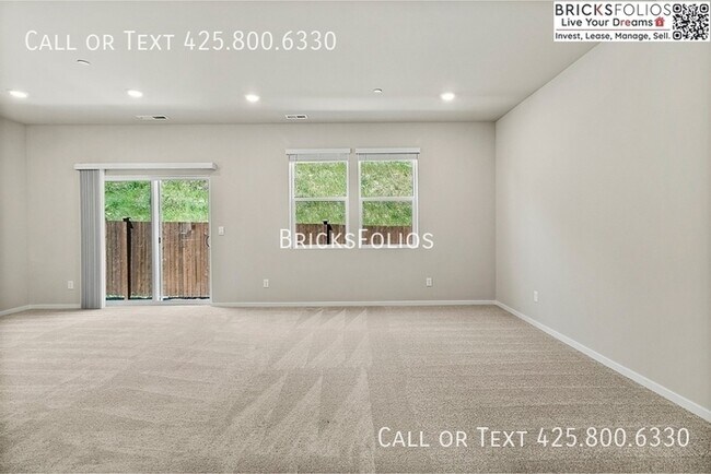 Building Photo - Exceptional Bremerton Home with Easy Acces...